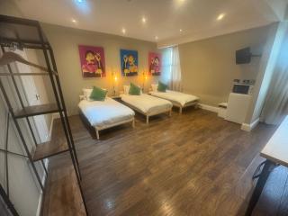 Wasters Arts Bar & Hotel, Contractor's Welcome - 6