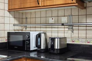 Cozy 1-Bedroom Apartment In Princess Tower - Dubai - 2