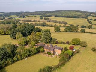Charming 17th Cent Secluded Country Cottage Garden - Pass the Keys - 0