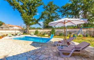 Villa Boduleri for 9 people in Central Istria with private pool & children playground - Divšići - 9