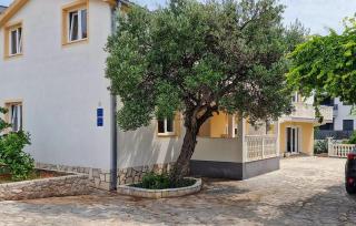 2 Bedroom Lovely Apartment In Rogoznica - Rogoznica - 5