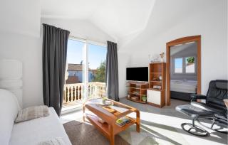 2 Bedroom Lovely Apartment In Rogoznica - Rogoznica - 8