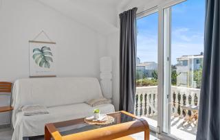 Amazing Apartment In Rogoznica With Lake View - 7