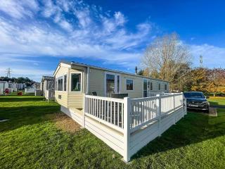 Beautiful 8 Berth Caravan With Decking At Caldecott Park, Norfolk Ref 91046C - Great Yarmouth - 9