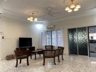 Dr NIMs Guesthouse 4 Bedrooms Bungalow - Johor Bahru - 0