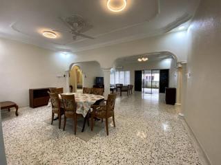 Dr NIMs Guesthouse 4 Bedrooms Bungalow - Johor Bahru - 9