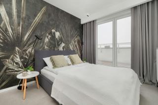 Elegancki Apartament z Klimatyzowanym Salonem, Wanną i Parkingiem w Centrum Łodzi by Renters Prestige - 9