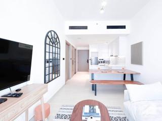 City Views & Comforts at Binghatti Emerald - Dubai - 2