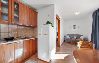 2 Bedroom Nice Apartment In Rogoznica - Rogoznica - 9
