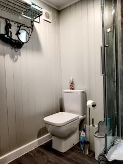 Peaceful garden guesthouse, Sleep 4, Parking, Private entrance, SuperFast Wifi - 1