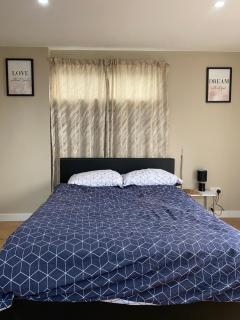 A spacious double bed studio - 0