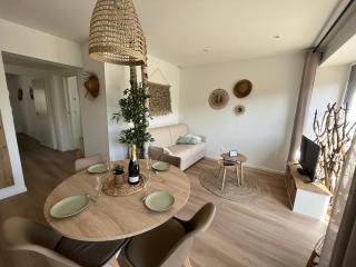 Appart-hôtel n 2 calme avec vue sur la piscine, petit-déjeuner, terrasse et parking - Chouzelot - 5