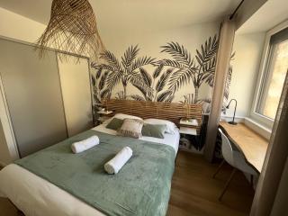 Appart-hôtel n 2 calme avec vue sur la piscine, petit-déjeuner, terrasse et parking - Chouzelot - 9