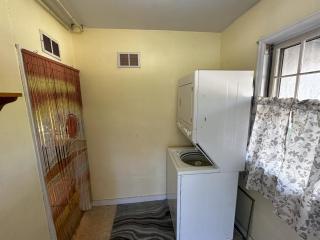 Barb's and Bo's Cozy Home with Office and Covered Parking - Billings - 2