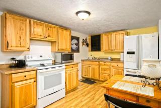 Bo360 Old West Abode with Hot Tub and Sauna - 7