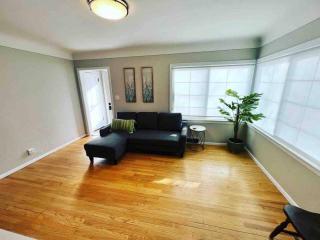 Bo's charming two bedroom with shared HOT TUB - 4