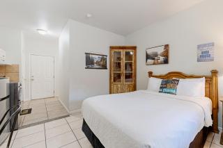 Wasser Lodge #104 - River St. - New Braunfels - 4