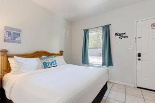 Wasser Lodge #104 - River St. - New Braunfels - 3