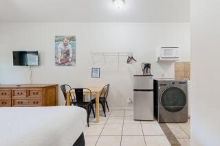 Wasser Lodge #104 - River St. - New Braunfels - 2