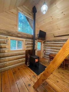 The Wind Down Log Cabin - Cozy Woodstove & Near Beach - 4