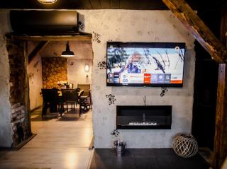 Apartament NEON JACUZZI -Loft Styl -RYNEK CENTRUM &Parking ,Śniadania For Free - Kielce - 3