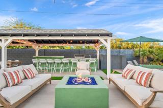 Backyard Oasis Pool Hot Tub Games & More - Scottsdale - 0