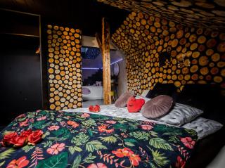 Apartament NEON JACUZZI -Loft Styl -RYNEK CENTRUM &Parking ,Śniadania For Free - Kielce - 9