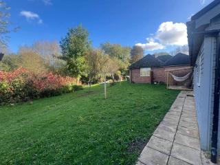 Spacious Riverside View Bungalow - Oxford - 0