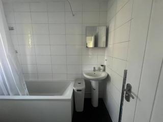 Spacious Riverside View Bungalow - Oxford - 8
