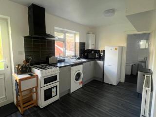 Spacious Riverside View Bungalow - Oxford - 6