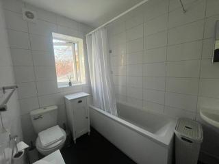 Spacious Riverside View Bungalow - Oxford - 3