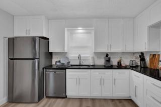The Smart Stay ! New Remodel! Minutes from Atlanta - Norcross - 3