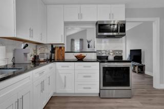 The Smart Stay ! New Remodel! Minutes from Atlanta - 5