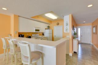 Beachfront Navarre Condo with Balcony, Walk to Ocean - Navarre - 3