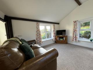 Greenswood Cottage - Cosy cottage, rural location, beautiful landscaped gardens with pond and lake - 5