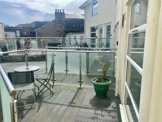 Waterside apartment, central Falmouth, Vi-spring king bed, gated parking - Falmouth - 7