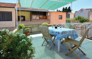 Three-Bedroom Apartment With A Fireplace In Stari Grad - 0