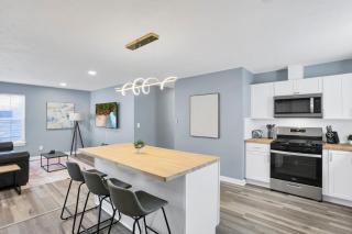 Charming 3-Bedroom Oasis Near Airport - Columbus - 0