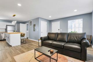 Charming 3-Bedroom Oasis Near Airport - Columbus - 4