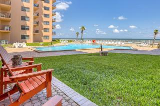 Ground Floor Oceanfront. Steps to the Pool Beach Sunrise 103 - Edgewater - 1