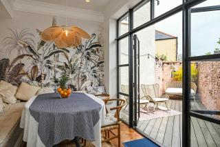 Stunning four bedroom Cardiff house - 4