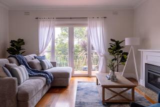 Elegant and Charming Balwyn Home - 9