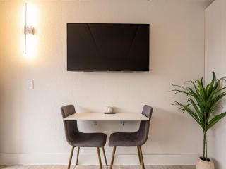 Modern Stay Close to Disney World and Free Parking - Kissimmee - 7