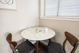 A Trendy Escape close to Downtown Peoria - Peoria - 1