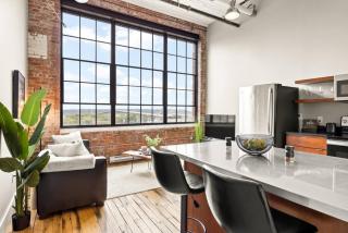 The Urban Loft - Stylish Industrial Living - Peoria - 6