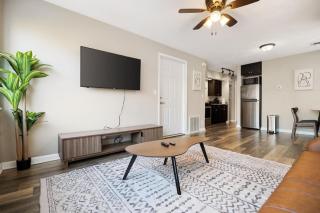 Urban 1BD moments away from DT Peoria - Peoria - 0