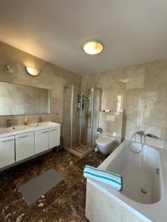 Two attached Villas 14 bedrooms, 12 bathrooms for a total of 28 guests - Palm-Eagle Beach - 6