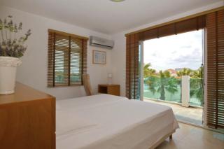 Two attached Villas 14 bedrooms, 12 bathrooms for a total of 28 guests - Palm-Eagle Beach - 2