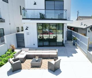 470A Modern Paradise - walk to beach- sleeps 10 - 0