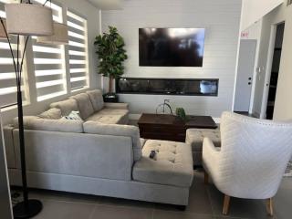 Modern Paradise - walk to beach- sleeps 10 - 6